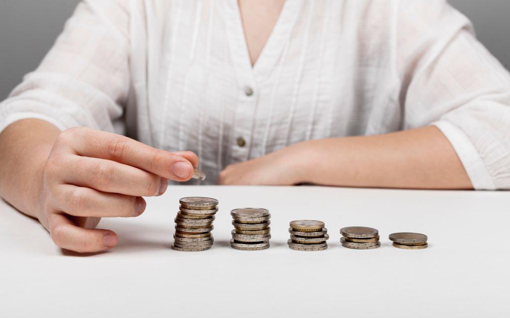 descending-piles-coins-woman.jpg